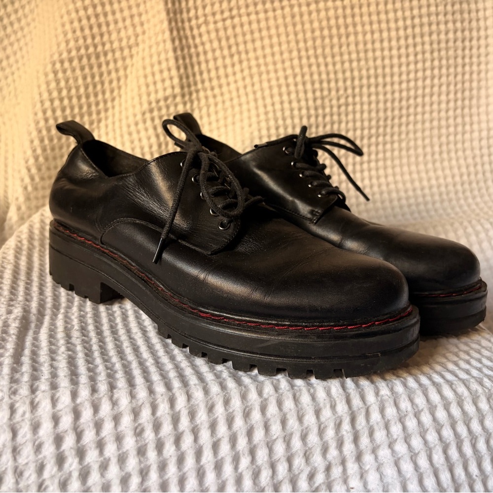 Aerosoles Black Leather Lug Sole Derby Oxford Shoes with Red Accent